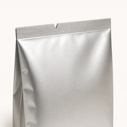 Foil bag edge with a V-shaped tear notch